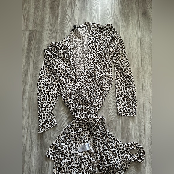 Leopard Wrap Dress - Picture 6 of 16